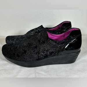 Elle Black Textured Women's Loafers